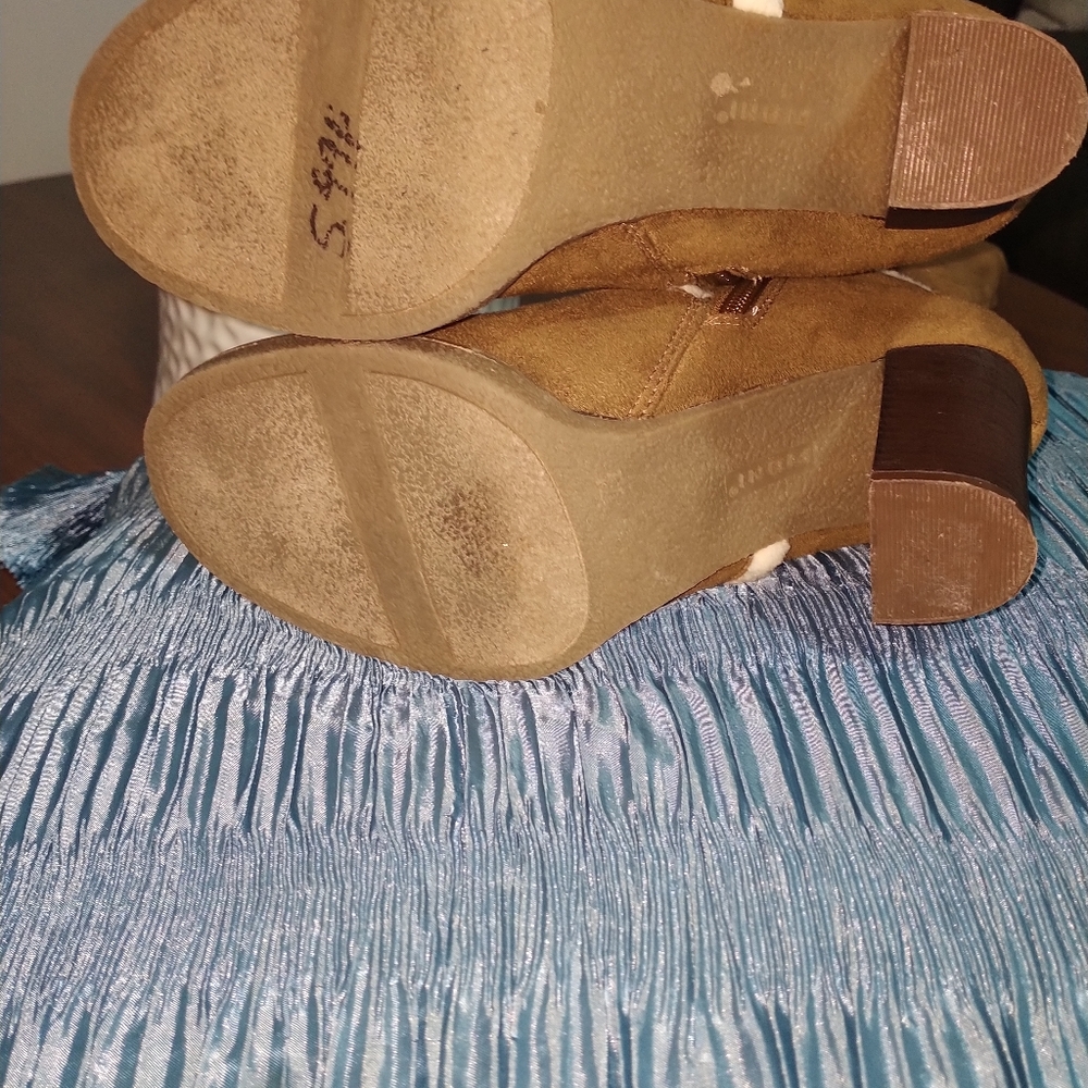 Women's Boot 👢 - Picture 5 of 5